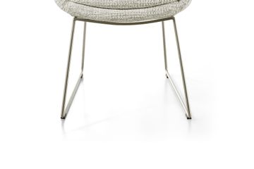 Schalenstuhl in JAB-Stoff creme