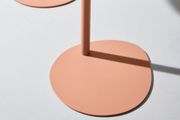 Beistelltisch in Stahl pulverbeschichtet blush